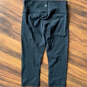 Lululemon Women’s crop athletic pants size 6